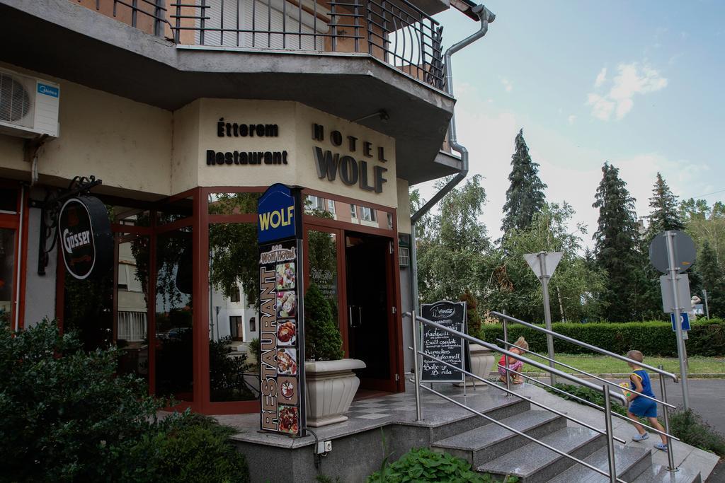Wolf Hotel Sárvár Exterior foto
